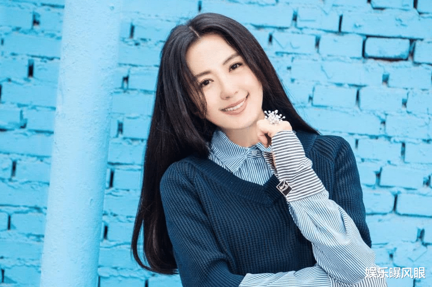 乔家的儿女|她是央视主持人，拍戏时意外怀孕，如今孩子11岁，生父依然是个谜