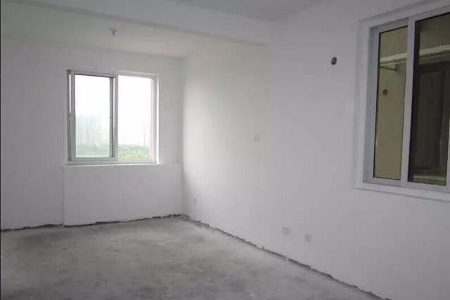 95后小伙5000元月薪，买完房连装修的钱都不够，直接刷大白入住！