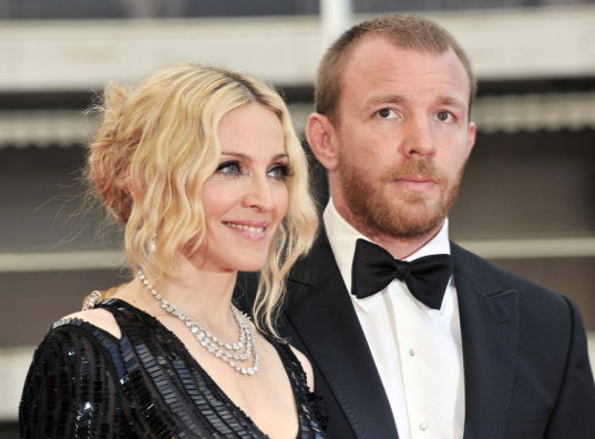 麦当娜|征服大虫罗德曼，小36岁男友怀里撒娇，63岁麦当娜被宠成小女孩儿