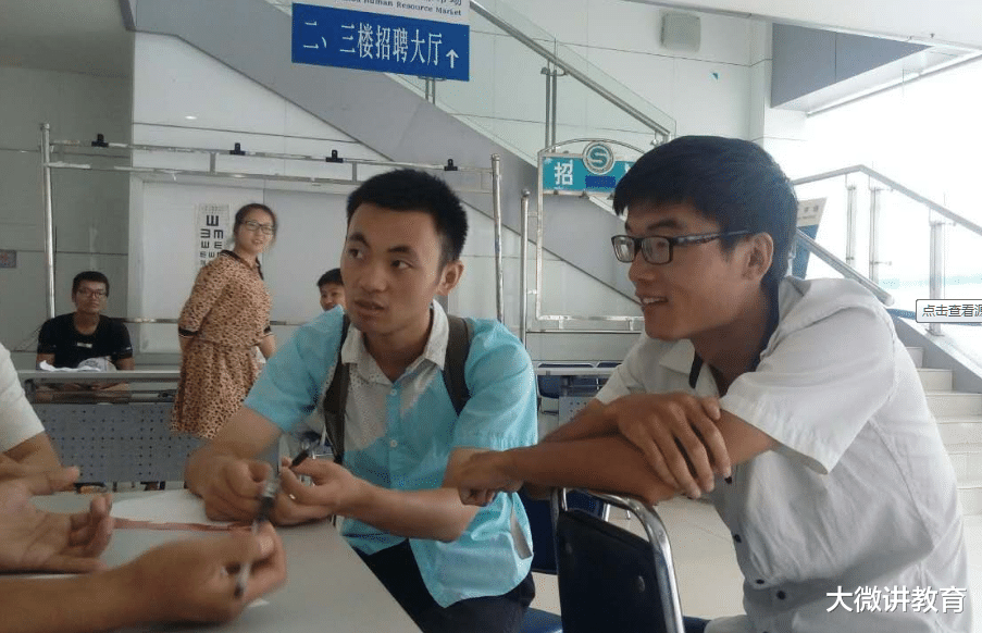 大学生|面对校招还是社招，毕业生该如何选择？两个选择未来大有不同