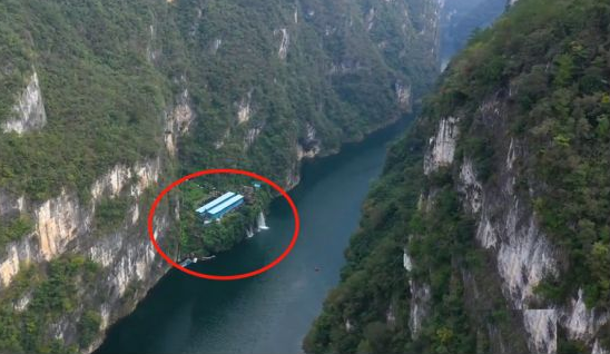 西藏 美国卫星拍下贵州悬崖景象,引网友热议:这简直是“反人类”操作