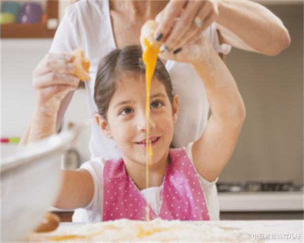 小豆爸爸的育儿经|8月龄宝宝因吃错辅食住院，儿科医生：2岁前要坚持“六不原则”