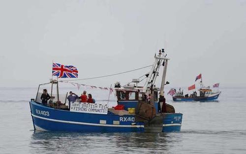 法国|西方世界内部裂痕加剧！英法争斗濒临翻脸，法国威胁封锁战略海峡