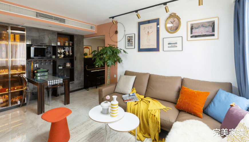 混搭风是王道,用多彩色系填充空间,打造温馨浪漫雅居