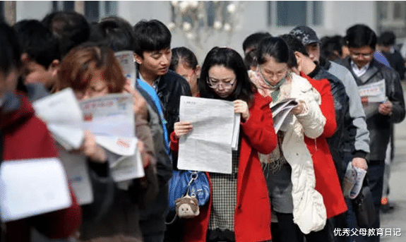 教师|本科毕业后，专业“幸福感”排名除名，教师的排名太现实