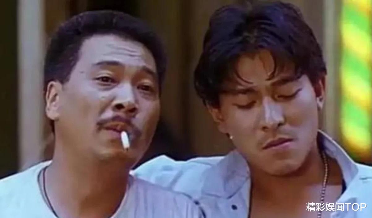 吴孟达|2013年，吴孟达拿着一桶水向杜汶泽泼去：你是一个没素质的烂人！