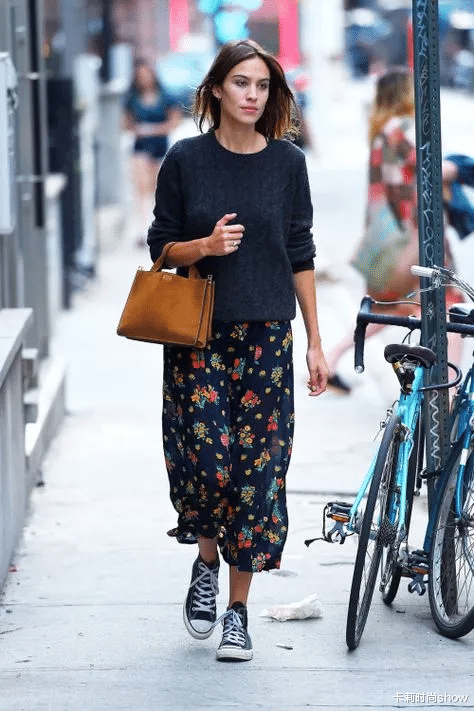 卡莉时尚show|初秋的衣服不用多，今年流行这3种穿搭，适合30岁的女人穿