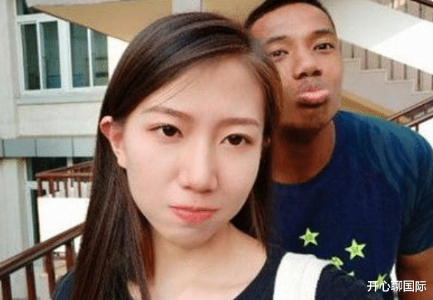 開(kāi)心聊國(guó)際 浙江女孩與黑人戀愛(ài)3年，最終被父母勸分，痛訴：回不到從前了