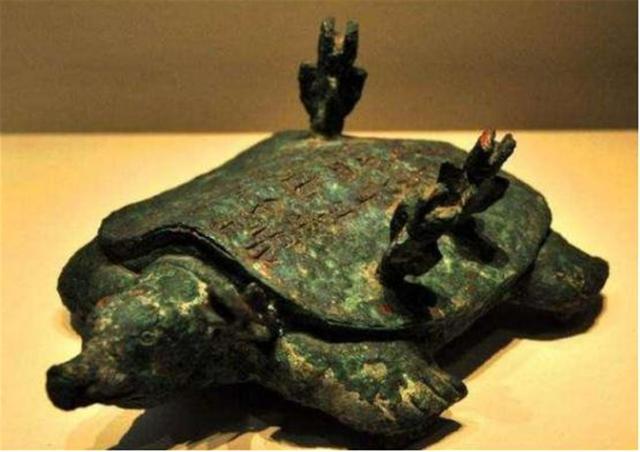 水库|河南老人无意钓到一只“乌龟”,背上插4支箭,专家估价18亿