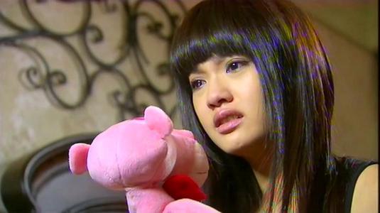 杨丞琳|杨丞琳罕见性感出镜：黑色礼服裙露出事业线，37岁越来越像女人味