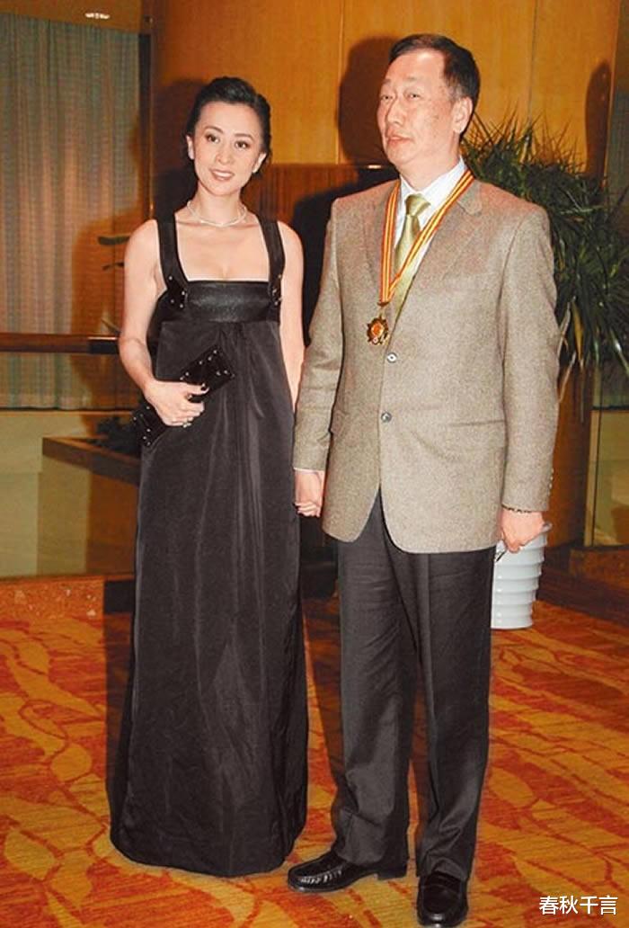 |曾馨莹：34岁嫁58岁首富，六年生三胎坐稳百亿豪门女主人，凭什么