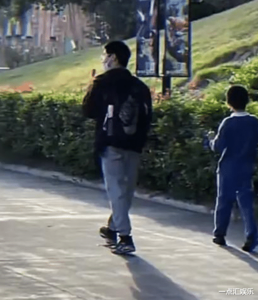 孙悦|孙卓姐姐现身机场，为见孙卓染红发，伙食太好身材发福