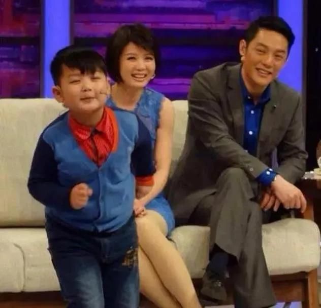 程愫|演员程愫,离婚后逆袭当院长,独自抚养儿子6年