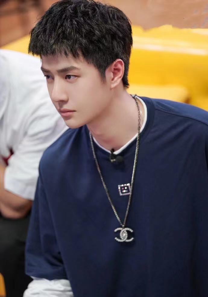 王一博|王一博实力与魅力双输出：摩托大军日渐庞大；王饱饱火热来袭！