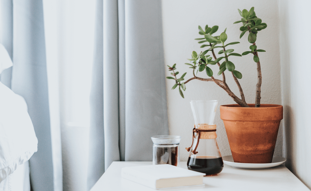 贴壁纸和装开关插座的顺序怎么安排