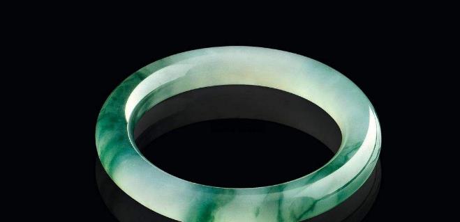 翡翠|利用抛光粉给劣质翡翠染色，价格竟会暴涨，奇特之处在哪里？