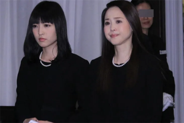 松田圣子|女星神田沙也加跳楼自杀，母亲松田圣子手捧牌位，与女儿最后道别