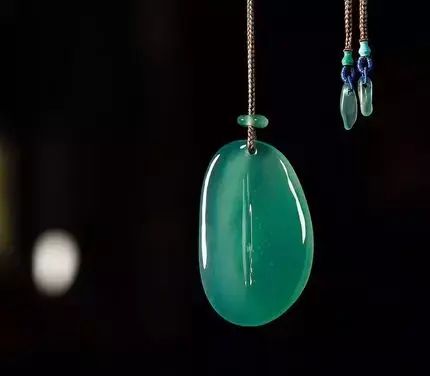 翡翠|什么才是收藏级的翡翠？种、水、色、工俱佳