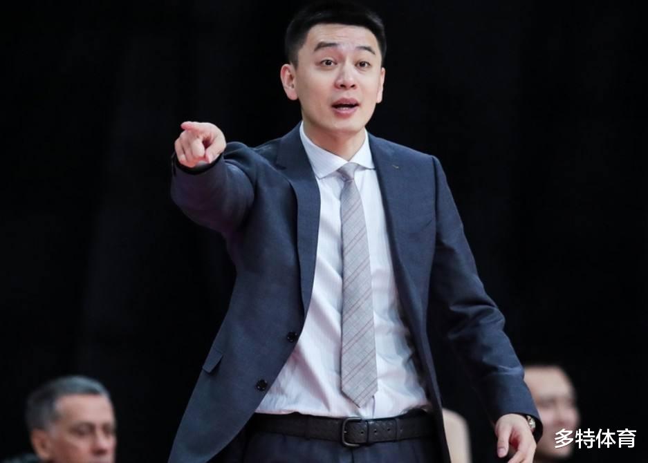 辽宁男篮|杨鸣还在嘴硬？辽篮跌落王座，宏远无缘前三，深圳登榜首创造历史