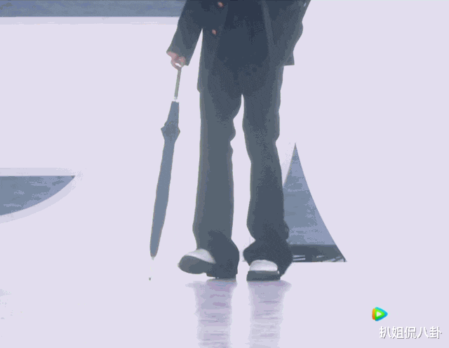 迪丽热巴|GQ红毯：迪丽热巴艳压baby，关晓彤最土气，杨天真承包所有笑点