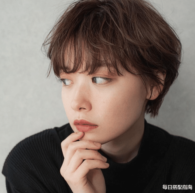 别再留“黑长直”了，这10款发型减龄又好看，照着剪不会错！
