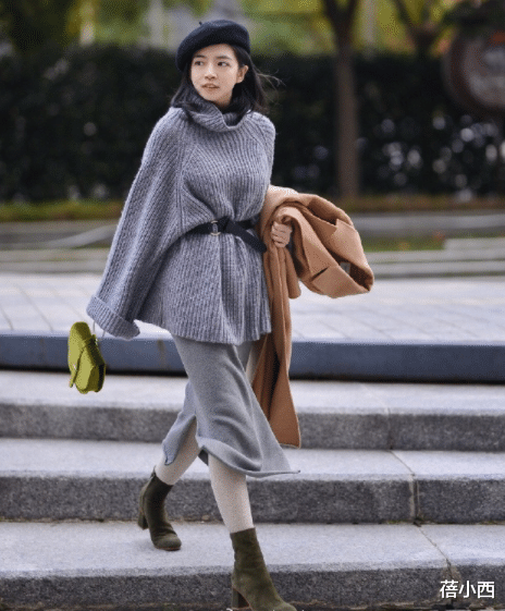 蓓小西 秋季还是穿“毛衣”最百搭，学会这4种搭配就够了，优雅到骨子里