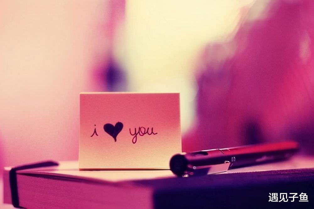 |230斤胖姑娘偷用闺蜜照片做头像跟帅小伙网恋，奔现时场面尴尬