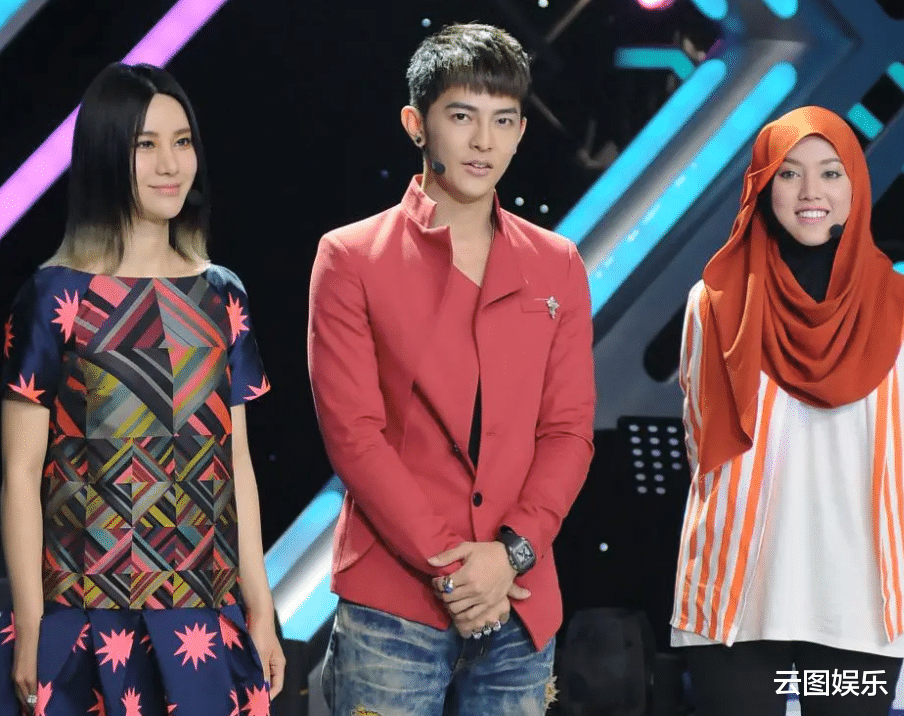 茜拉|知名歌手豪宅被大水淹没！全家人被迫爬上屋顶，等待数小时终获救