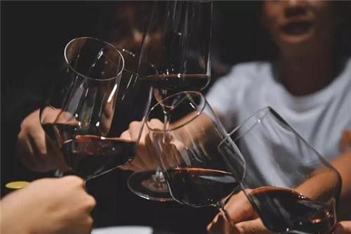 聚会 喝酒意外死亡，同桌人是否需要承担责任