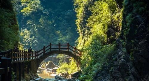 重庆神龙峡景区太流氓,和游客玩起文字游戏,当地人:不要再去了