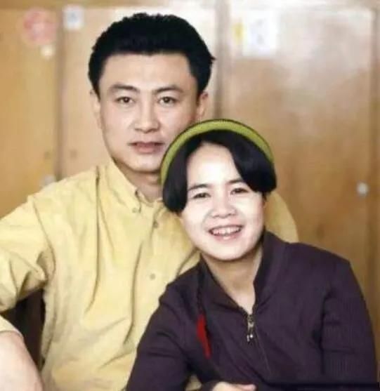 钱枫|“央视主播”王宁，娶小两岁妻子恩爱34年，女儿貌美如花