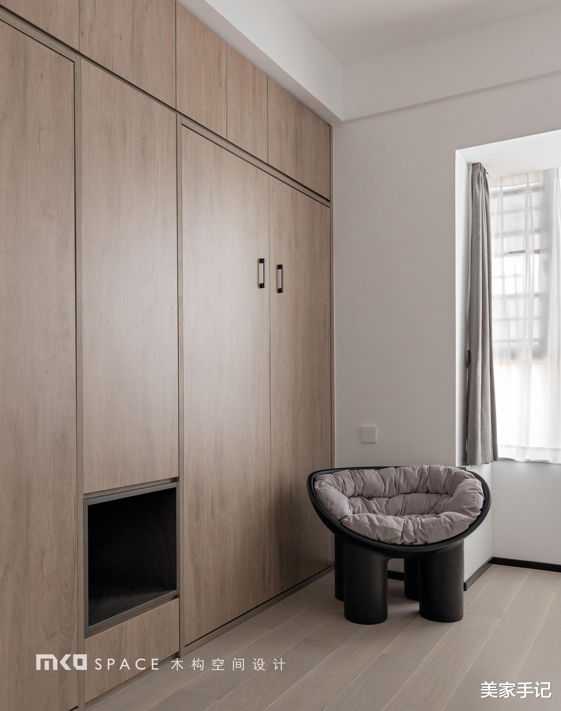 福建夫妇107㎡的家火了，仅凭一个客厅就圈粉无数，空间利用率超高