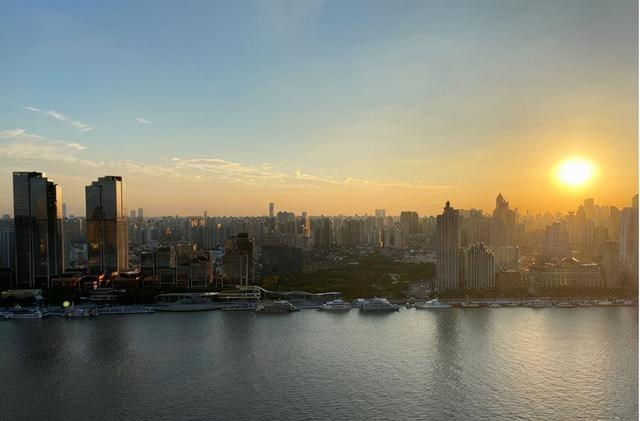 汤君年:靠卖窗帘起家,投资6亿建房800套,如今每套价值过亿