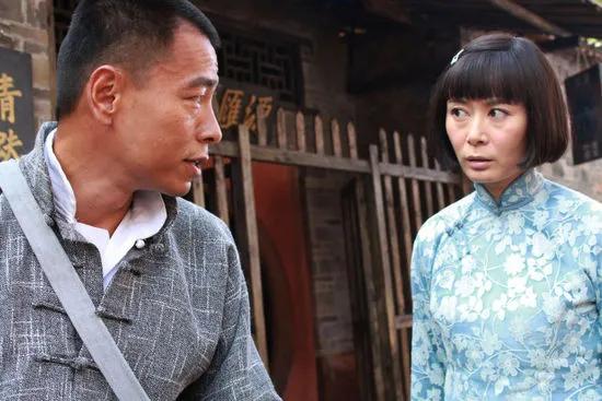 张恒|张恒和老公结婚多年，育有两个女儿，老公是圈外人？还是王挺？