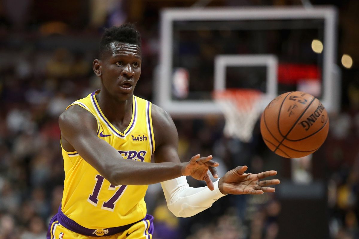 交易 官宣了！4队4人交易达成，利拉德终迎来帮手，东契奇乐了