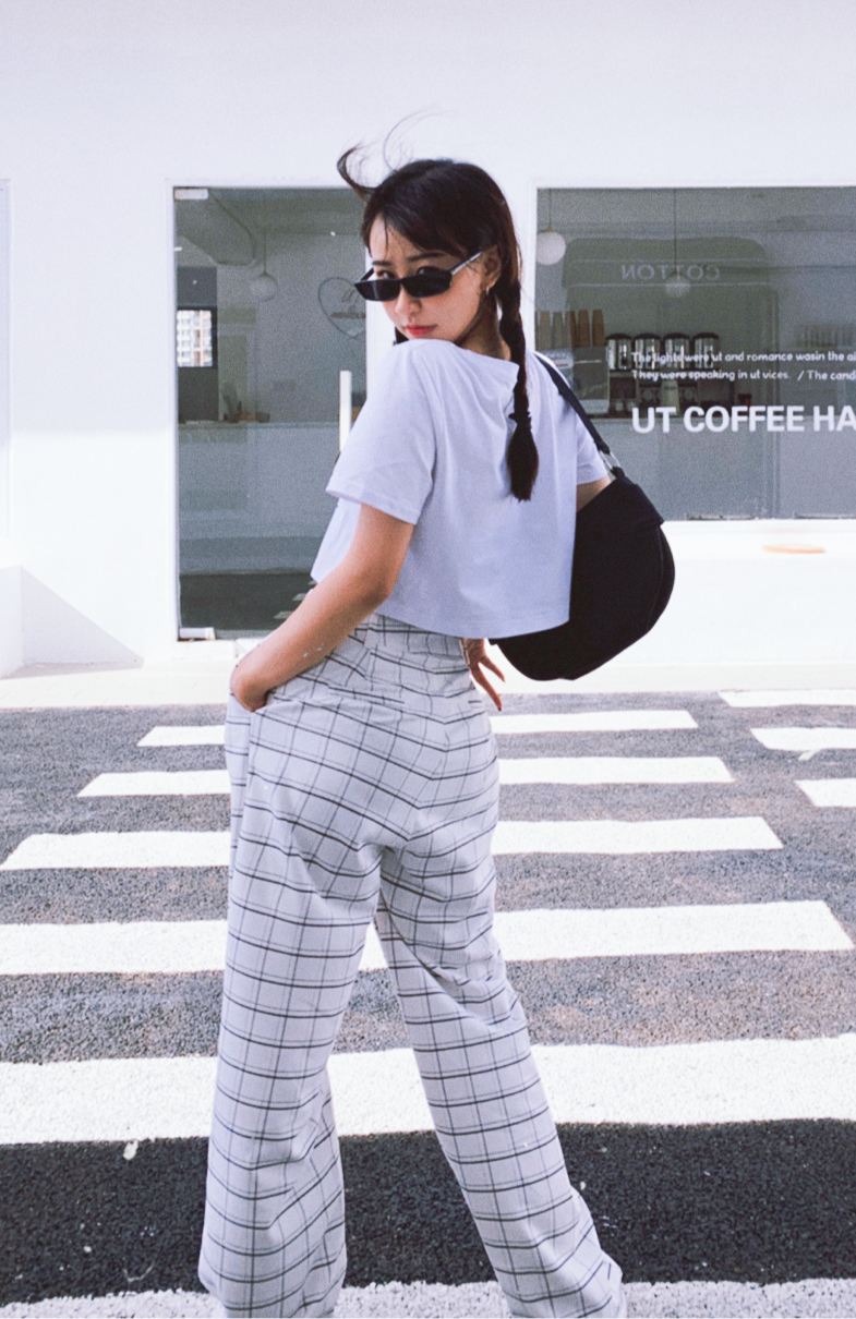 杨幂|杨幂的“渣女”站姿火了！腰和屁股凹成90度，这操作绝了…