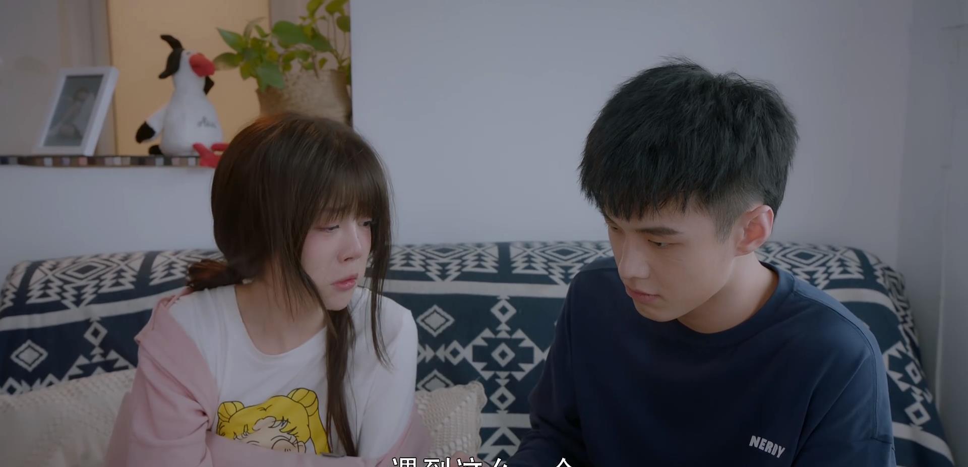 姐弟恋|《我的邻居长不大》开播，李溪芮搭档十八线新人，青梅竹马姐弟恋