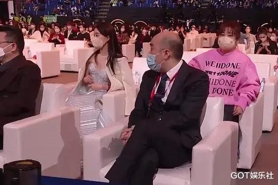 张小斐|微博之夜座位好现实!张小斐第二排,85花第三排,谭松韵第十排