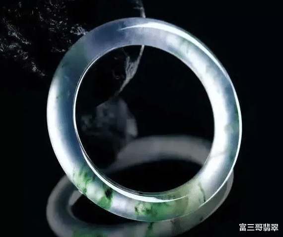 翡翠|你知道行家是怎么看翡翠的吗?别以为就是种水底色工!