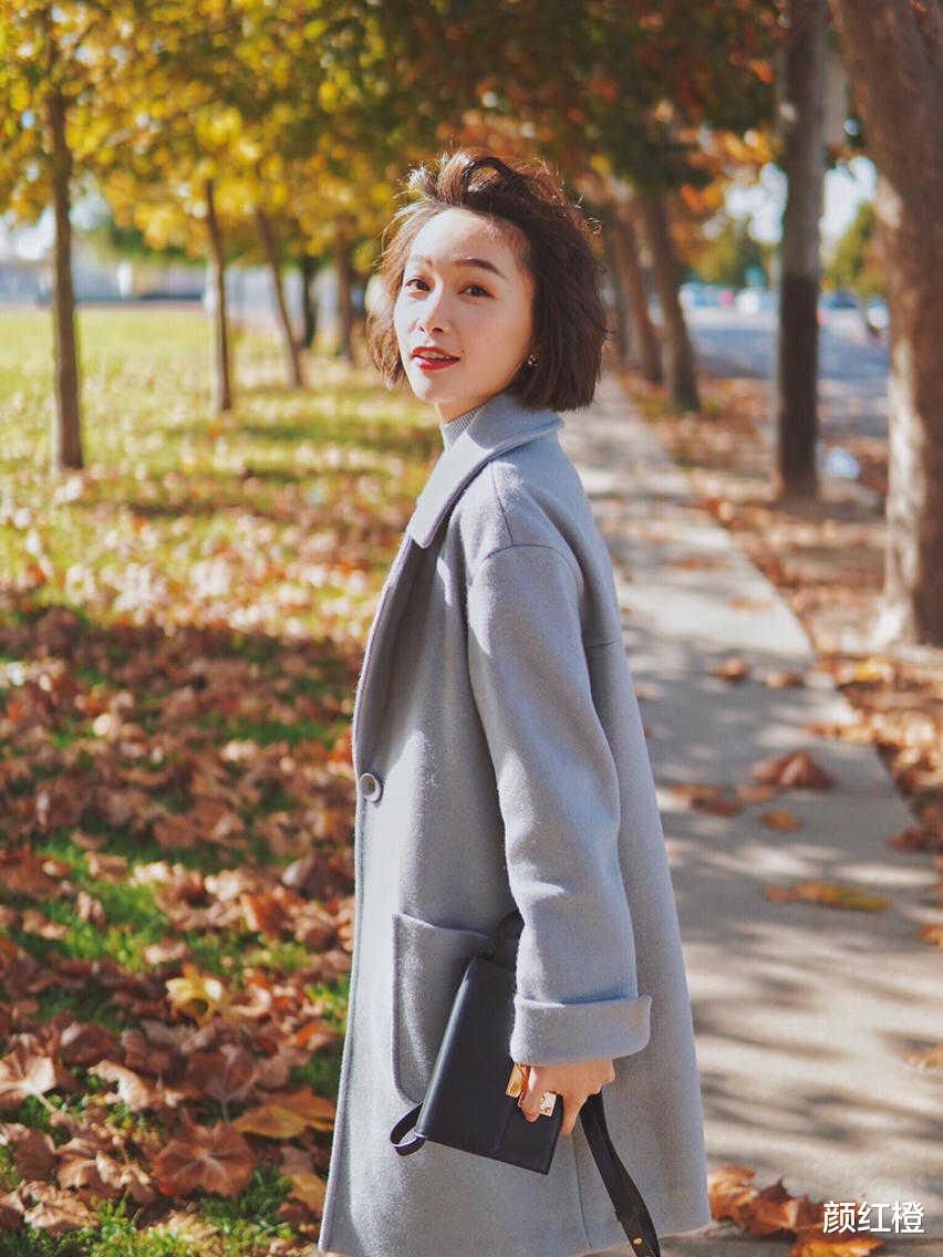 颜红橙 高级灰如何穿搭更显高级，这几款大衣别错过了，洋气精致又显气质