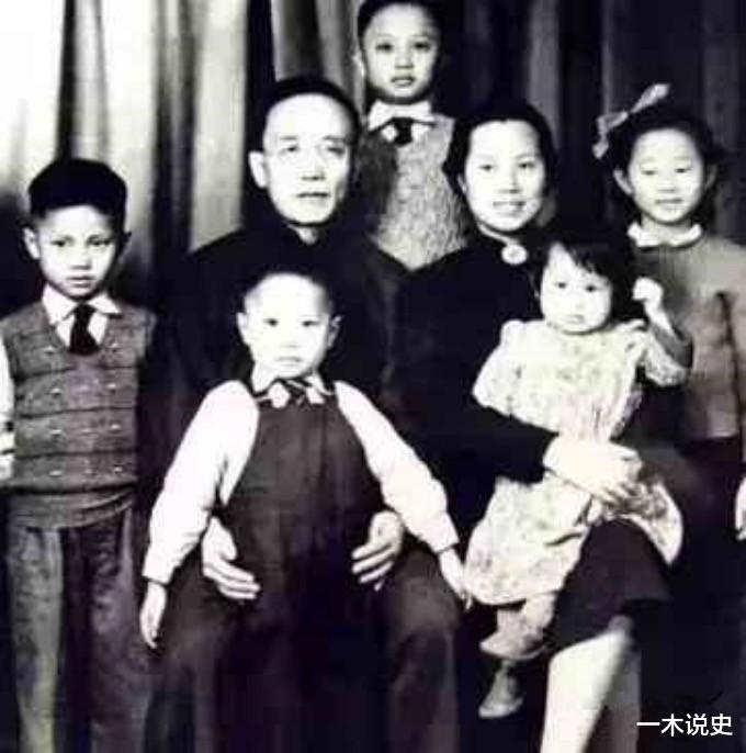 郭沫若|郭沫若用4字骂鲁迅,鲁迅加1字回怼,却完美诠释郭沫若的一生