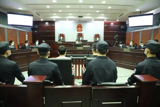 小草瞎操心 宣判了！那两个造谣女子出轨快递员的闲人，终于受到了惩罚！