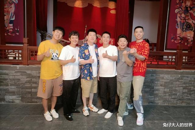 鱿鱼游戏|德云社新剧刚杀青，张鹤伦便回到小剧场演出，网友：伦哥真敬业