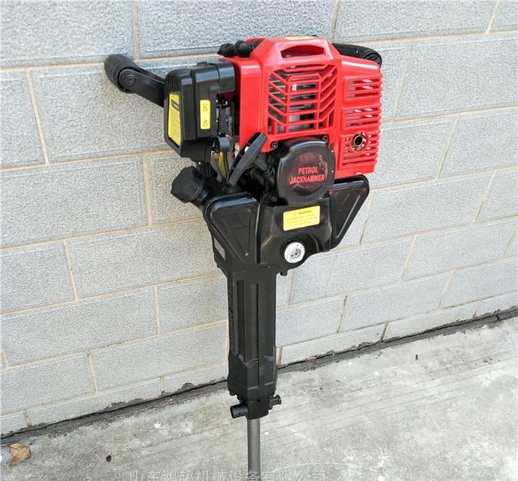 2021年，重庆男子为得石刻三盗古墓，第四次准备冲击钻，结果被抓