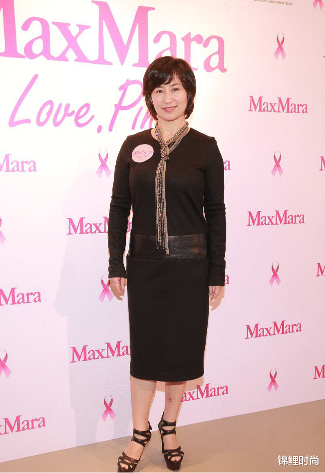 职业装|何超琼是真“精英”，穿的低调不惹眼，全身照样透着豪门大款气势