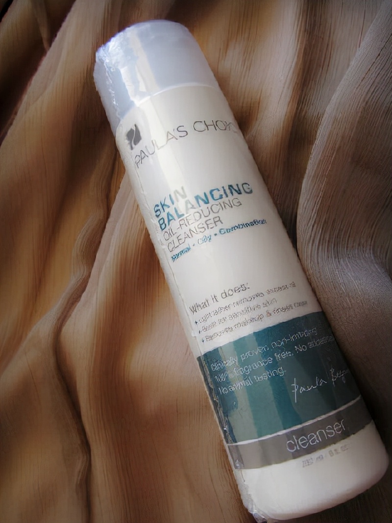 闻人嘉悦 洗面奶推荐：温和清洁油脂与污垢，深入毛孔清洁，柔软肌肤粗糙