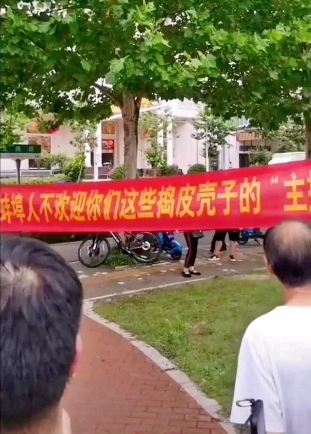 蔡宏志聊时尚|“一口一个蚌埠”，徽州宴事件网红“南京东哥”被打，当地人叫好