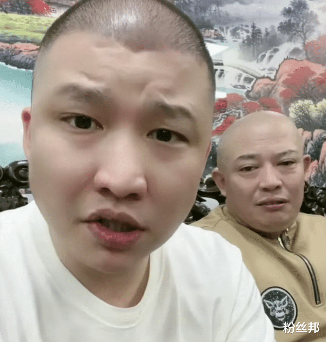 二驴父亲给刘二狗前妻买包,看上哪款老头给你买,让对方考虑自己