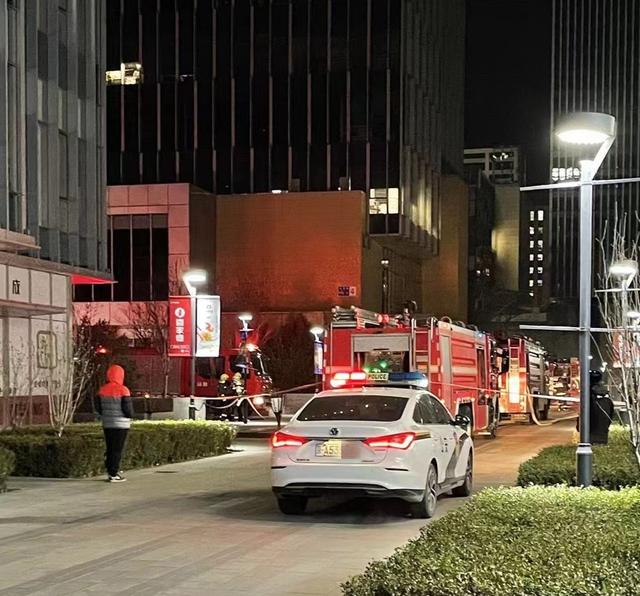 现场图片曝光!比亚迪回应中关村地下车库起火事故