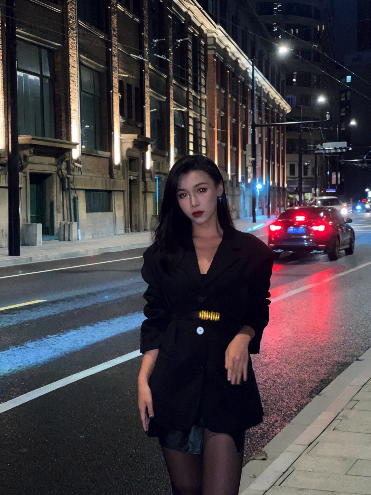 家电公司员工上班摸鱼被通报批评,外包员工直接开除,你们怎么看